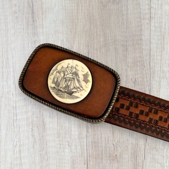 Vintage Scrimshaw 70s Ship Belt Buckle on Tooled Leather Western Belt USA - Picture 2 of 5